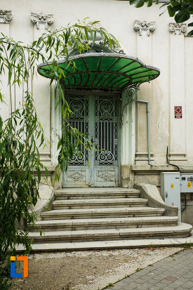 intrarea-in-muzeul-vrancei-sectia-de-stiintele-naturii-din-focsani-judetul-vrancea.jpg