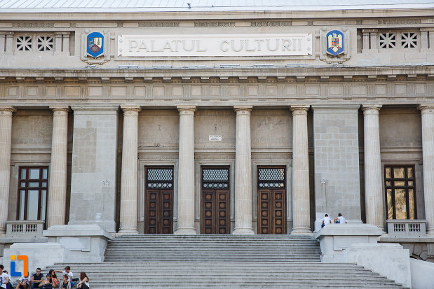 intrarea-in-palatul-culturii-din-ploiesti-judetul-prahova.jpg