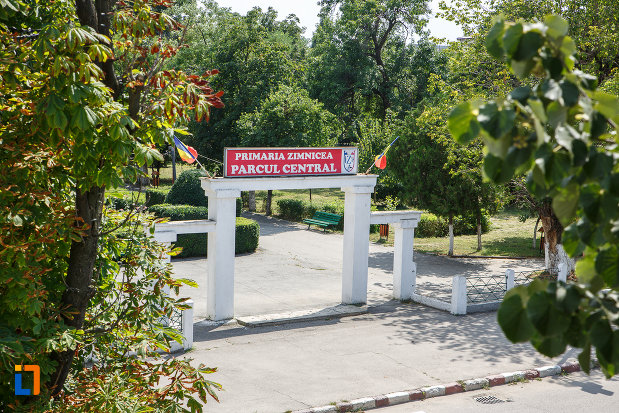 intrarea-in-parcul-central-din-zimnicea-judetul-teleorman.jpg