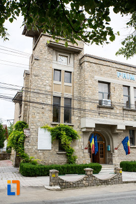 intrarea-in-primaria-din-fieni-judetul-dambovita.jpg