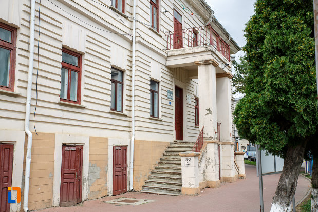 intrarea-in-primaria-veche-1827-din-siret-judetul-suceava.jpg