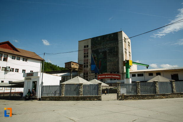 intrarea-in-salina-din-ocnele-mari-judetul-valcea.jpg