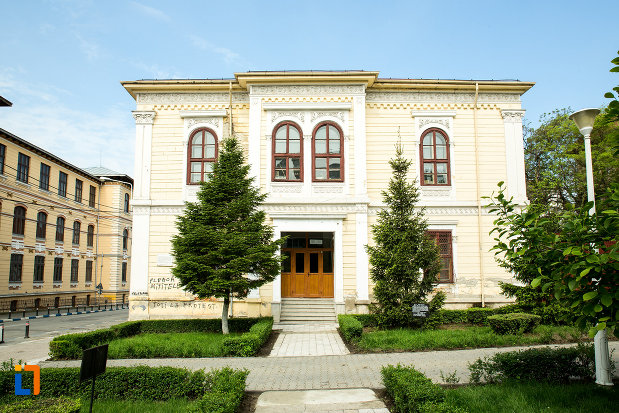 intrarea-in-scoala-otetelesanu-din-craiova-judetul-dolj.jpg