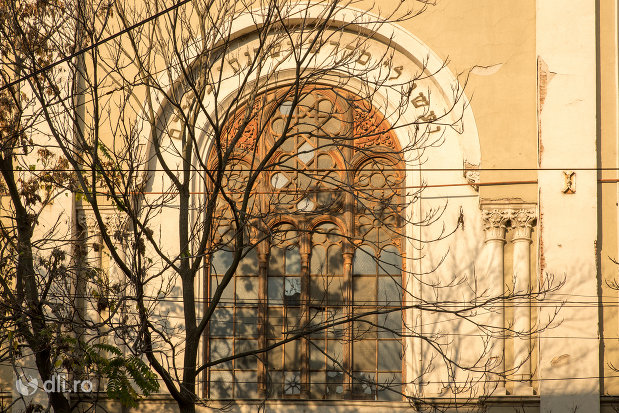 intrarea-in-sinagoga-bd-independentei-din-oradea.jpg