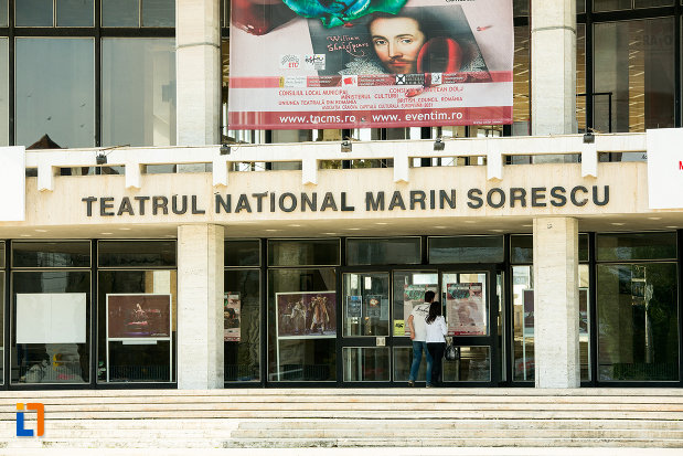 intrarea-in-teatrul-national-marin-sorescu-din-craiova-judetul-dolj.jpg