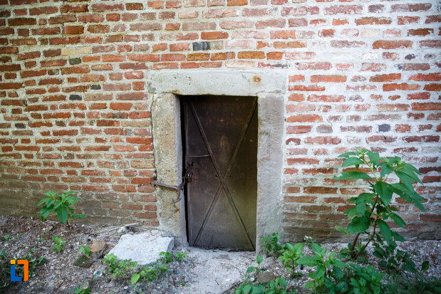 intrarea-in-turnul-de-aparare-cula-din-ciacova-judetul-timis.jpg