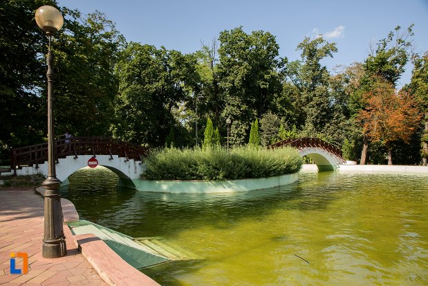 lac-din-parcul-mihai-eminescu-din-botosani-judetul-botosani.jpg