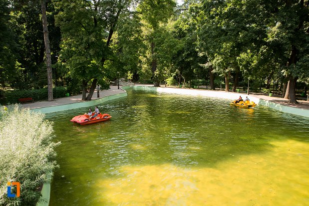 lacul-din-parcul-mihai-eminescu-din-botosani-judetul-botosani.jpg
