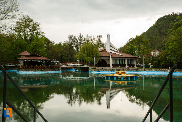 lacul-din-parcul-zavoi-din-ramnicu-valcea-judetul-valcea.jpg