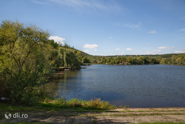 lacul-mujdeni-judetul-satu-mare.jpg