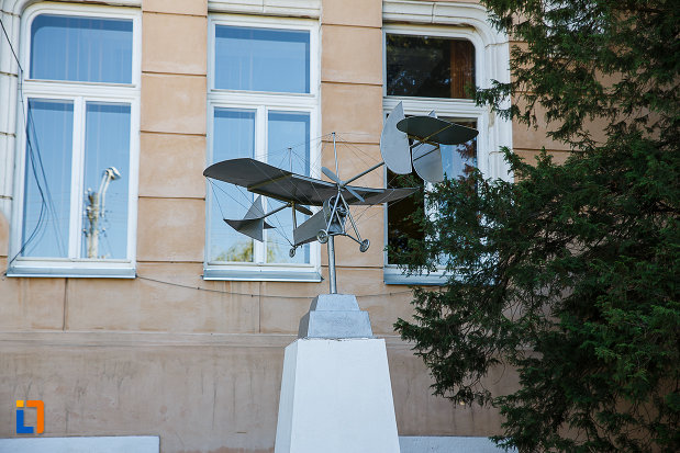 macheta-avionului-din-orastie-judetul-hunedoara.jpg