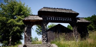 Călător în Maramureș (V) – Mănăstiri de lemn. Bârsana