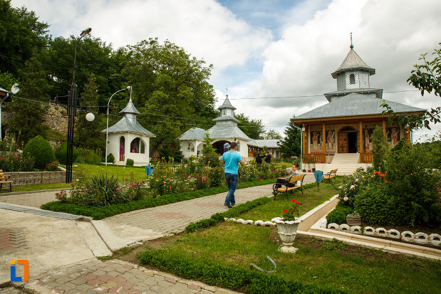 manastirea-brazi-din-panciu-judetul-vrancea-imagine-de-ansamblu.jpg