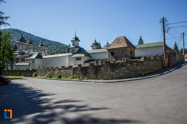 manastirea-sinaia-judetul-prahova.jpg