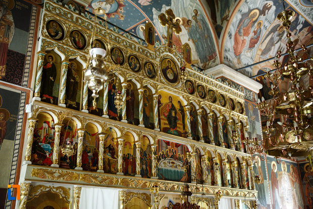 manastirea-turnu-din-pausa-judetul-valcea-imagine-cu-picturi-religioase.jpg