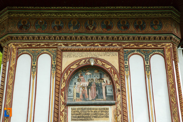 manastirea-turnu-din-pausa-judetul-valcea-imagine-de-la-biserica.jpg