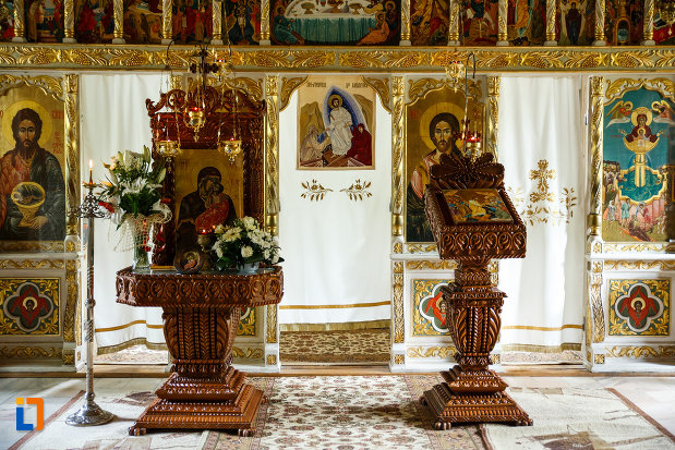 manastirea-turnu-din-pausa-judetul-valcea-poza-cu-icoane.jpg