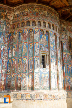 manastirea-voronet-judetul-suceava-monument-artistic-si-de-arhitectura.jpg