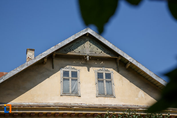 mansarda-de-la-casa-costin-tarangul-din-suceava-judetul-suceava.jpg