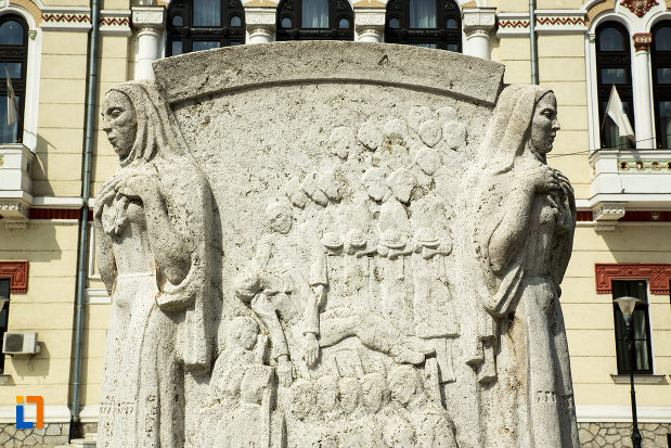 mausoleul-eroinei-ecaterina-teodoroiu-din-targu-jiu-vazut-de-aproape.jpg