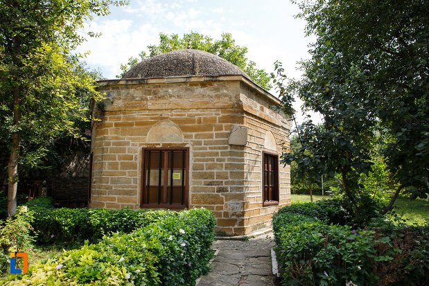 mausoleul-lui-gazi-ali-pasa-din-babadag-judetul-tulcea.jpg