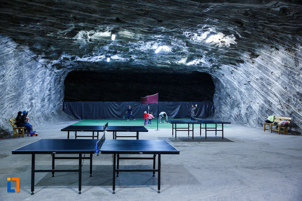 mesele-de-tenis-de-masa-salina-din-ocnele-mari-judetul-valcea.jpg