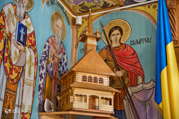 miniatura-a-bisericii-de-lemn-ortodoxe-din-baia-spriejudetul-maramures.jpg