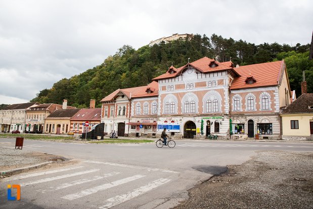 monument-arhitectonic-din-ansamlul-piata-unirii-din-rasnov-judetul-brasov.jpg