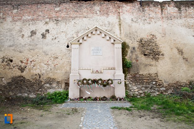 monument-de-la-cetatea-aiudului-judetul-alba.jpg