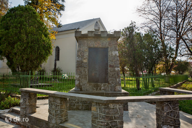 monumentul-eroilor-cazuti-in-razboaiele-mondiale-i-si-ii-din-diosig-judetul-bihor.jpg