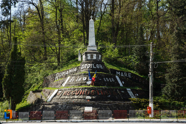 monumentul-eroilor-din-brezoi-judetul-valcea.jpg