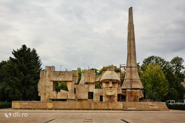 monumentul-eroilor-din-carei-judetul-satu-mare.jpg