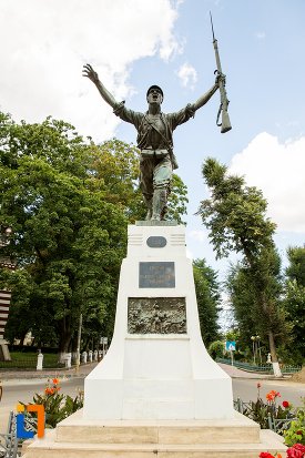 monumentul-eroilor-din-dorohoi-judetul-botosani.jpg