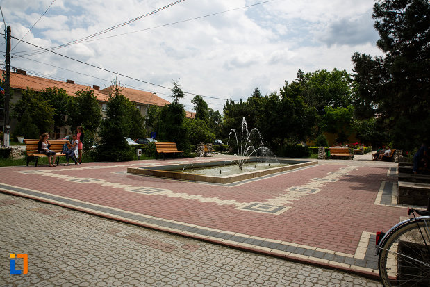 monumentul-eroilor-din-gataia-judetul-timis-parcul-in-care-este-amplasat.jpg