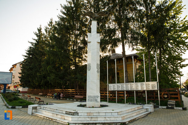 monumentul-eroilor-din-horezu-judetul-valcea.jpg