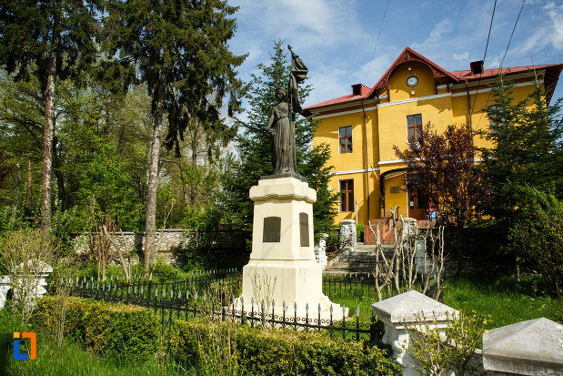 monumentul-eroilor-din-ocnele-mari-judetul-valcea.jpg