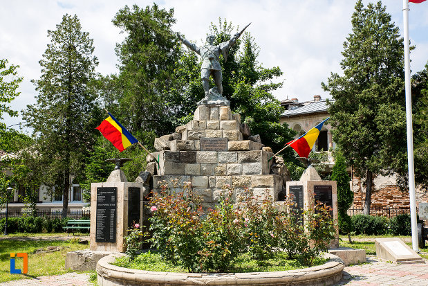 monumentul-eroilor-din-pucioasa-judetul-dambovita.jpg