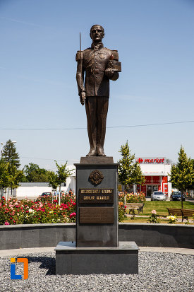 monumentul-eroilor-neamului-din-sannicolau-mare-judetul-timis.jpg
