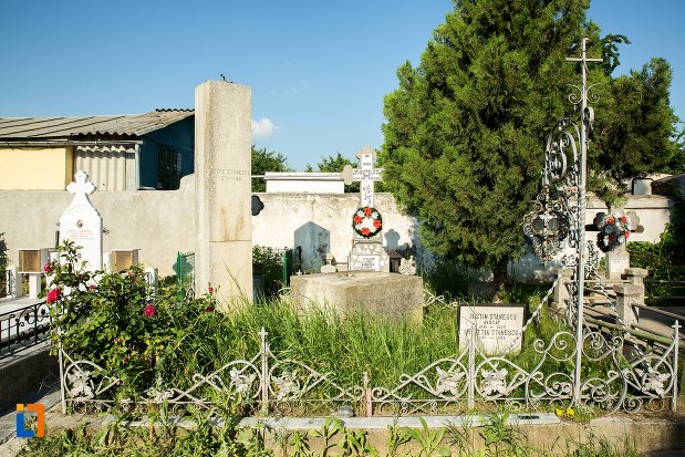 monumentul-funerar-al-fostului-primar-petre-stanescu-din-buzau-judetul-buzau.jpg