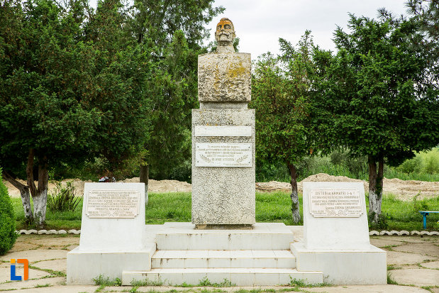 monumentul-generalului-eremia-grigorescu-din-targu-bujor-judetul-galati.jpg