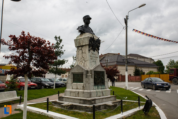 monumentul-generalului-ion-dragalina-din-lugoj-judetul-timis.jpg