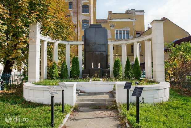 monumentul-holocaustului-din-oradea-judetul-bihor.jpg
