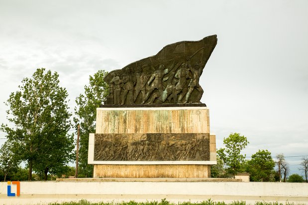 monumentul-independentei-de-langa-corabia-judetul-olt-fotografiat-din-lateral.jpg