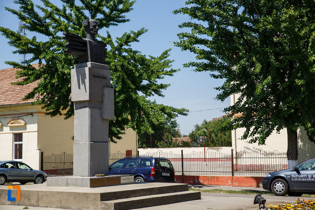 monumentul-lui-bartok-bela-din-sannicolau-mare-judetul-timis-pozat-din-lateral.jpg