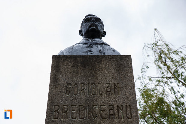monumentul-lui-coriolan-brediceanu-din-lugoj-judetul-timis-vazut-de-jos.jpg