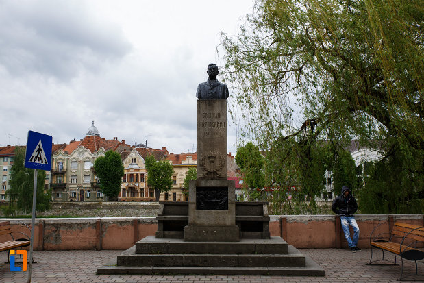 monumentul-lui-coriolan-brediceanu-din-lugoj-judetul-timis.jpg