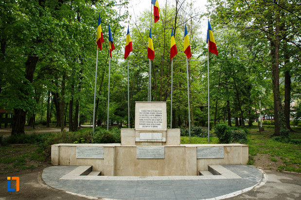 monumentul-revolutiei-de-la-1848-din-ramnicu-valcea-judetul-valcea.jpg