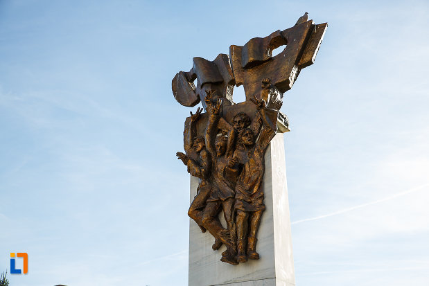 monumentul-revolutionarilor-din-orastie-judetul-hunedoara-imagine-cu-partea-de-sus.jpg