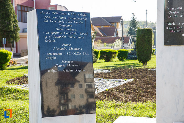 monumentul-revolutionarilor-din-orastie-judetul-hunedoara-placuta-indcriptionata.jpg