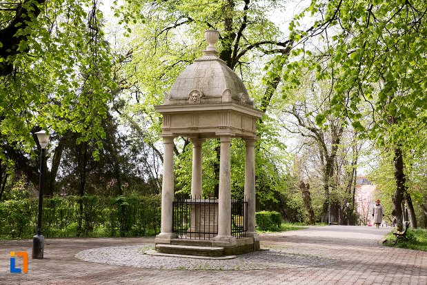 monumentul-studentilor-din-aiud-judetul-alba.jpg